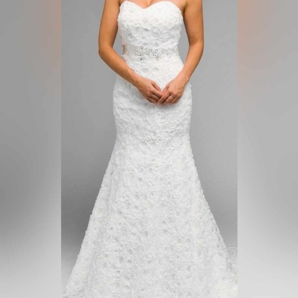 Elegant White 3D Rosette wedding Dress with Silver Accents sz XL & modest train